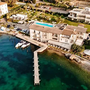 Bella & Restaurant With Private Dock For Mooring Boats 4*, San Felice del Benaco Italien